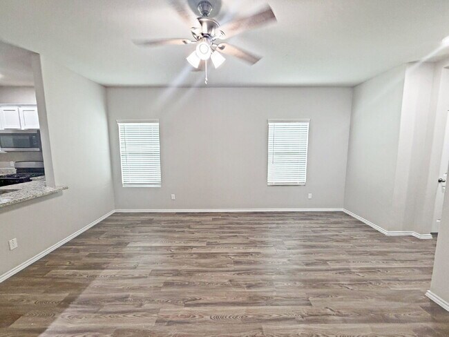 Photo - 254 Marigold Pl
