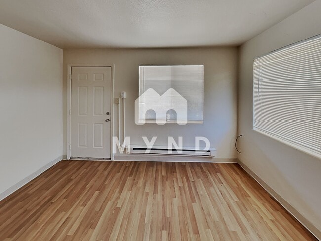 Building Photo - 2795 E 4th St Apt 1 Unit 1