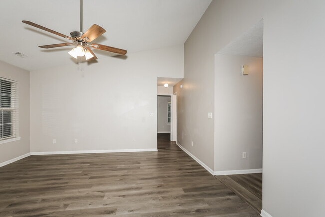 Photo - 5298 Gateway Ave
