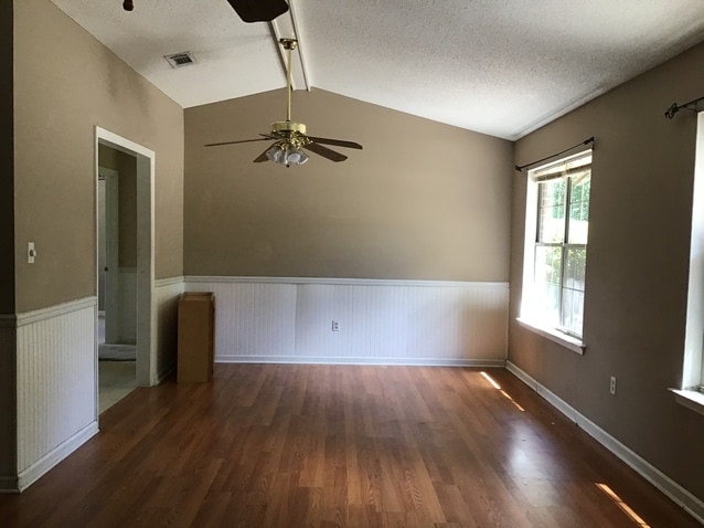 Photo - 907 Canyon Ct