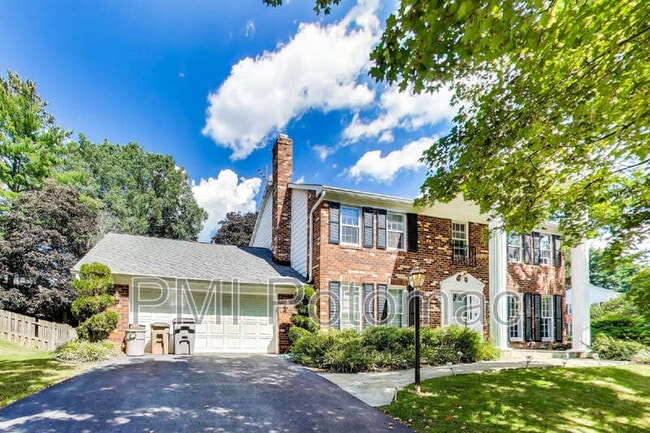 Photo - 1718 Crestview Dr