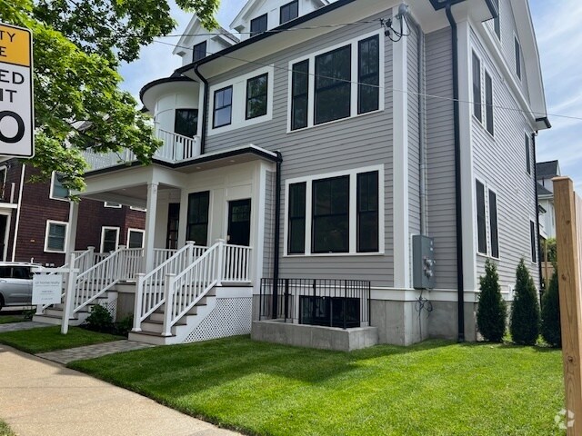 Building Photo - 77 Thorndike St Unit 1 Rental