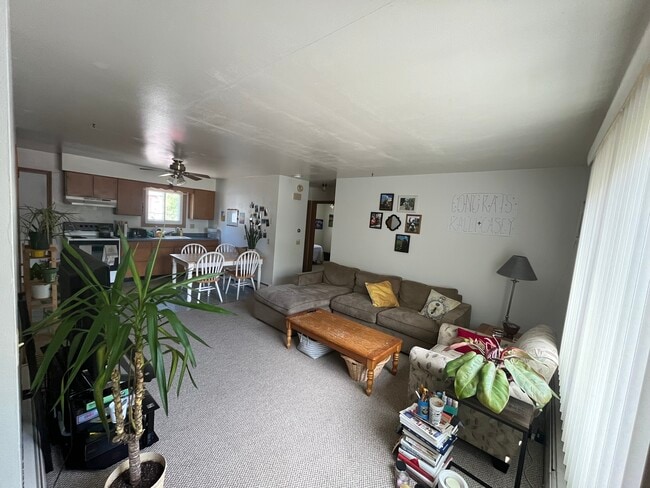 Living Room Into Kitchen - 2838 Dahle St Unidad C