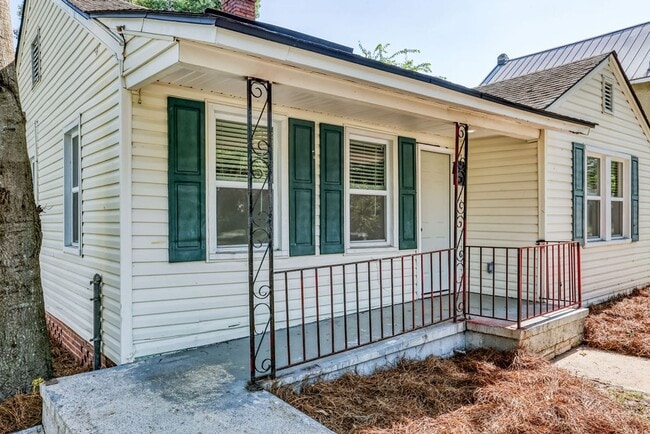 Photo - Renovated 2 bdrm home in East Savannah