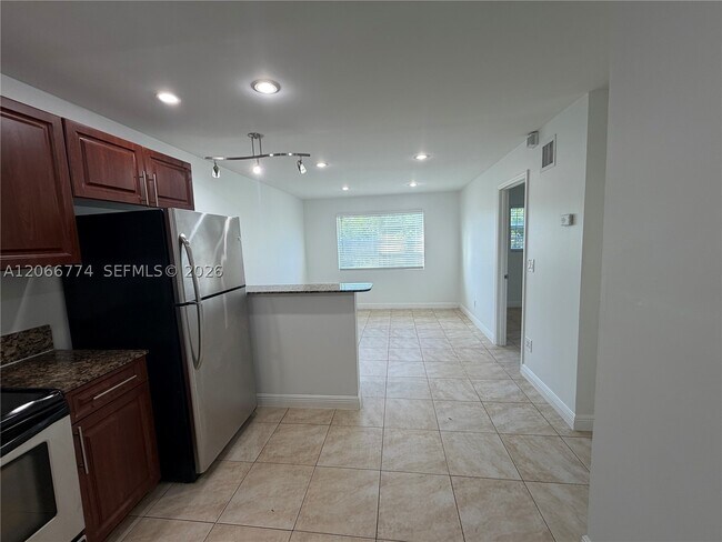 5621 SW 36th St Unit 105