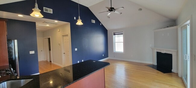 Building Photo - 46 Newport St Unit 46 Newport St #2