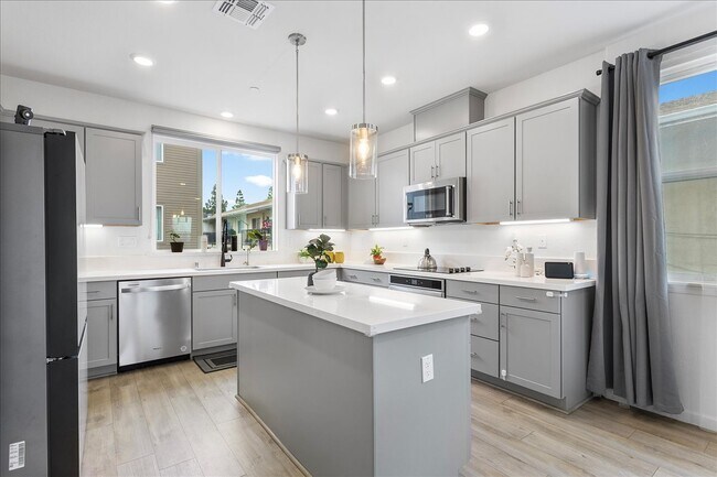 Photo - 403 Industrial Pky