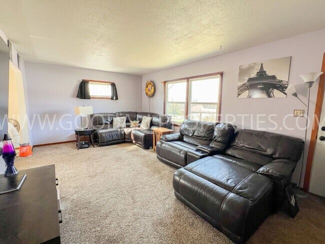 Photo - Price Reduction!! 4 bedroom home in Des Mo...