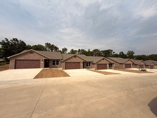 Building Photo - 3031-MF3-E4 Unit B Rental