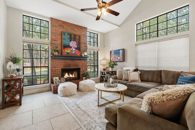 Photo - 115 E Pathfinders Cir