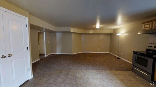 Building Photo - Cozy 2 bed 1 bath basement apartment, Eagl...