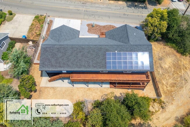 Photo - 1140 Redbud Dr