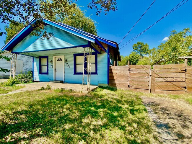 Promise zone Hot Eastside. - Promise zone Hot Eastside. House