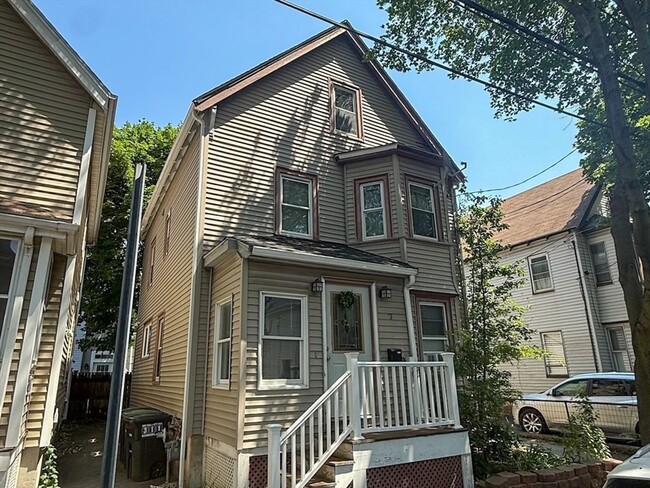 Photo - 7 Dell St House