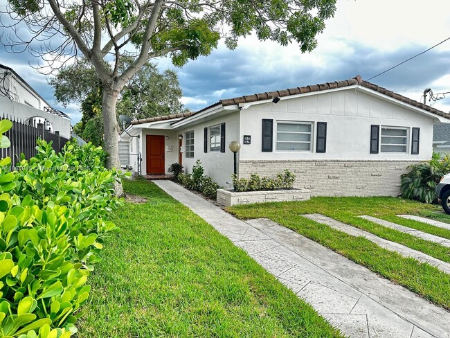 Building Photo - 1150 SW 12th St Rental