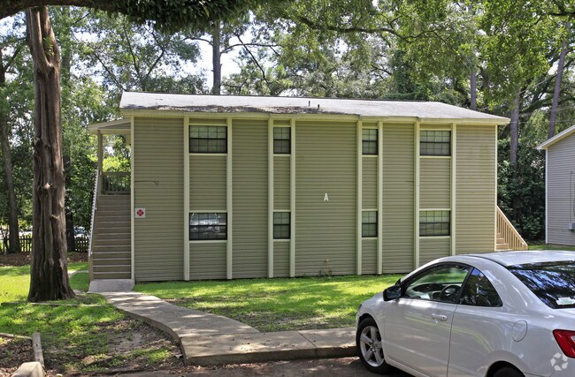Oakcrest Apartments