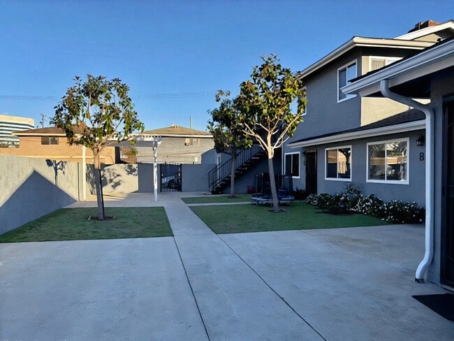 Photo - 17132 Emerald Ln Unidad D