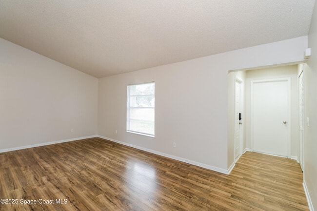 Photo - 822 7 Gables Cir SE