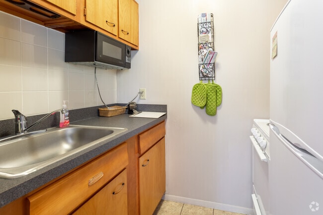 1BR,1BA,450SF - The Bangalo - Lincoln Court