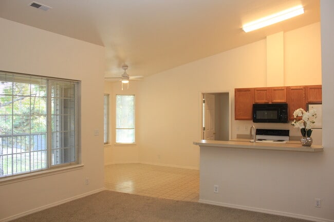 Living Room - 7626 W Opohonga Ln Unidad 201