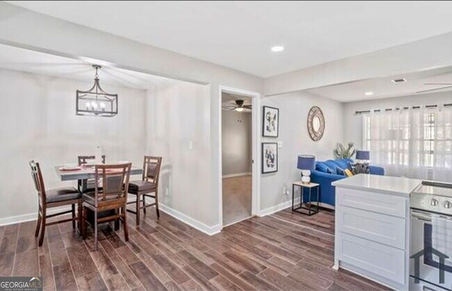 8170 Huntington Dr