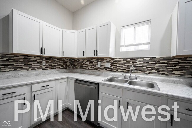 Photo - 925 N Sheffield Ave