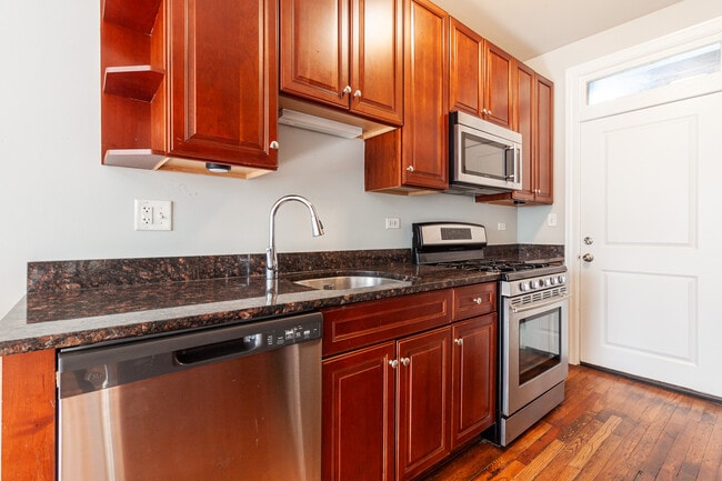 Photo - 736 W Addison St Unit 2