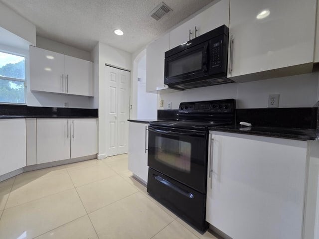 Photo - 533 NW 47th Ave