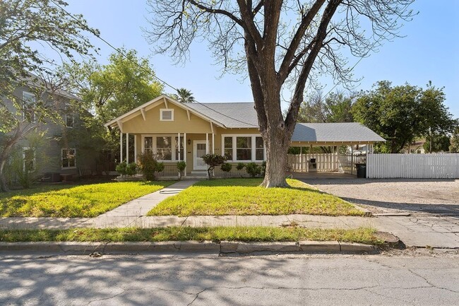 Building Photo - 603 E Losoya St