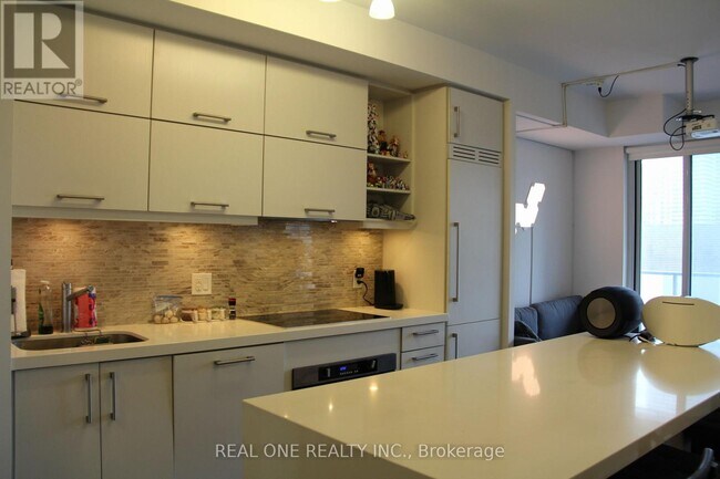 Photo - 1080 Bay St. Unit 1811