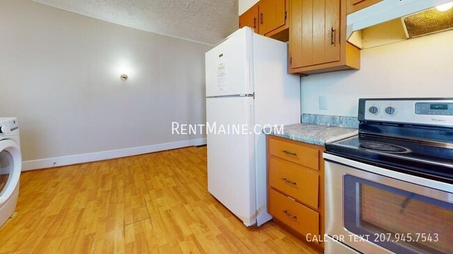 Building Photo - 2 Danielson St Unit 3