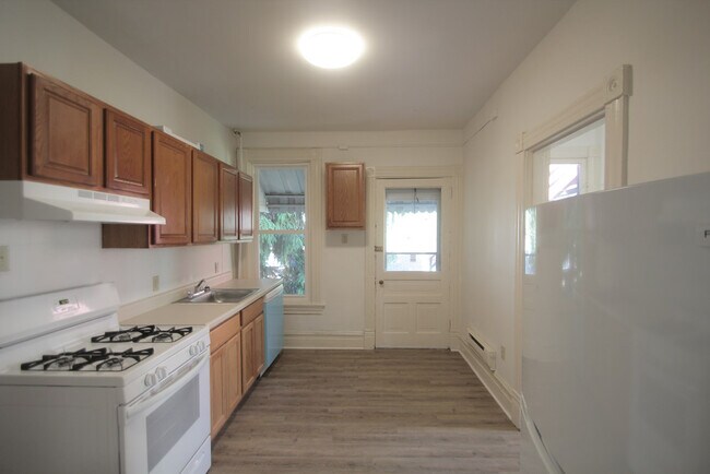 Building Photo - 429 Kelly Ave Unit 2