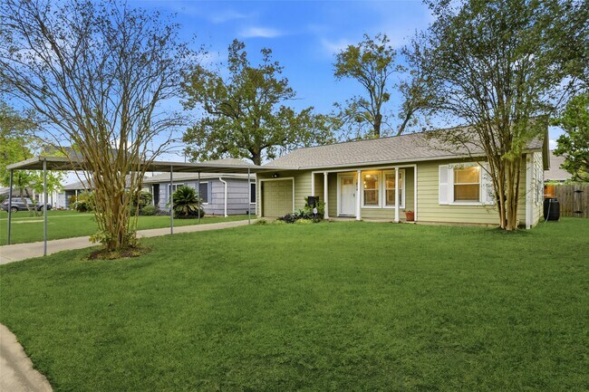 Photo - 1814 Chantilly Ln