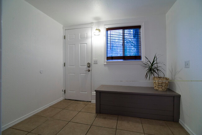 Photo - 809 S Summit Ave Unit 1BR