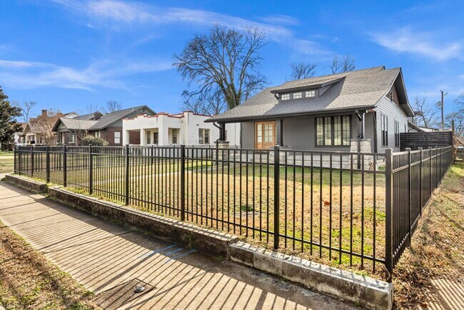Photo - 942 Maxwell Ave