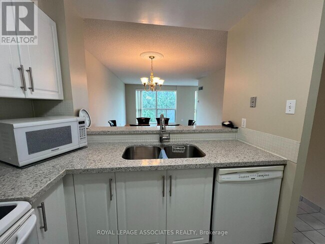 Photo - 2177 Burnhamthorpe Rd W Unit 402