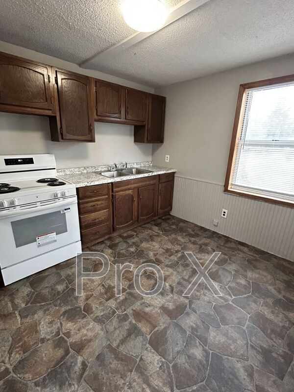 Photo - 463 Fieldcrest Dr