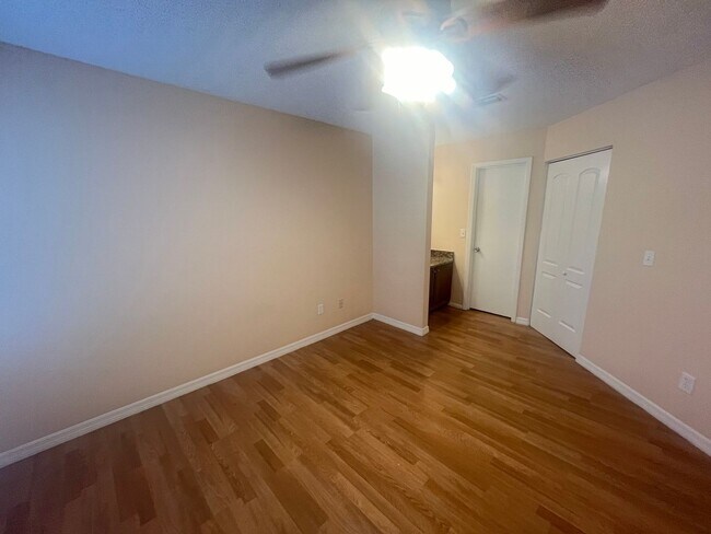 Photo - 2597 Grassy Point Dr