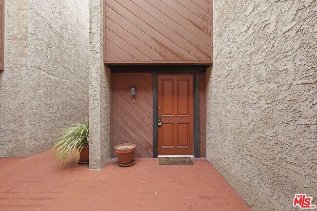 1423 S Bentley Ave Unidad B