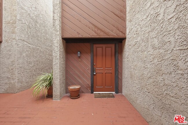 Photo - 1423 S Bentley Ave Unit B