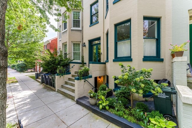 2226 Decatur Pl NW Unit B