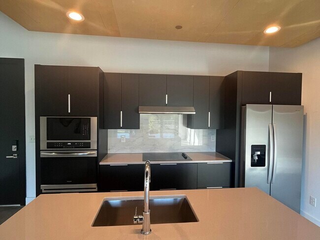 Photo - 1131 Fairview Ave Unidad 302