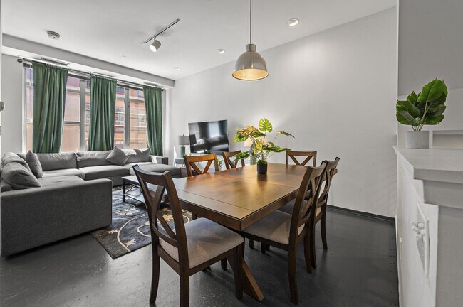 Photo - 160 E Berkeley St Unit ID1343278P