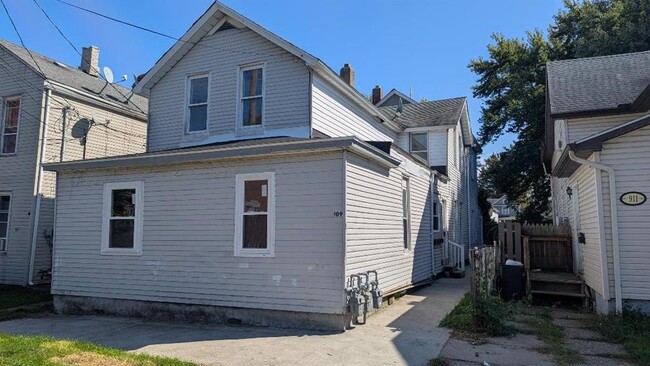 Photo - 909 W 17th St