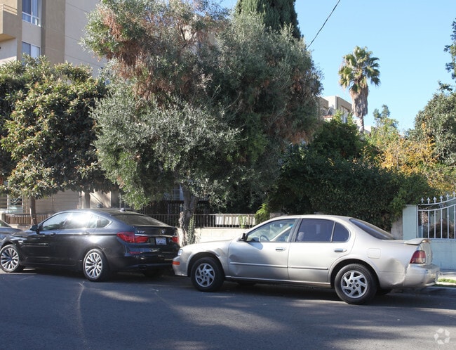 1815 Mariposa Ave