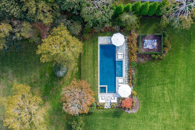 Photo - 90 Wyandanch Ln