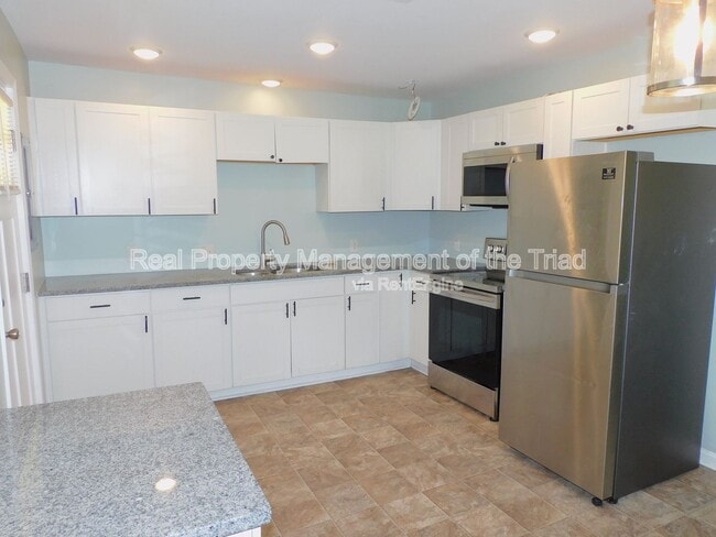 Photo - 3016 Myra St