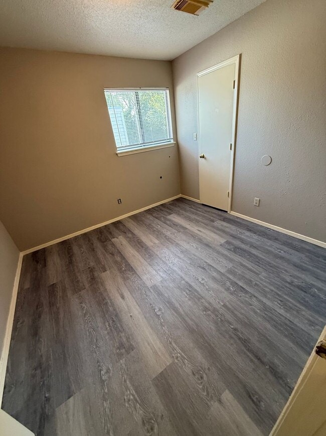 Photo - 1502 Heather Ct