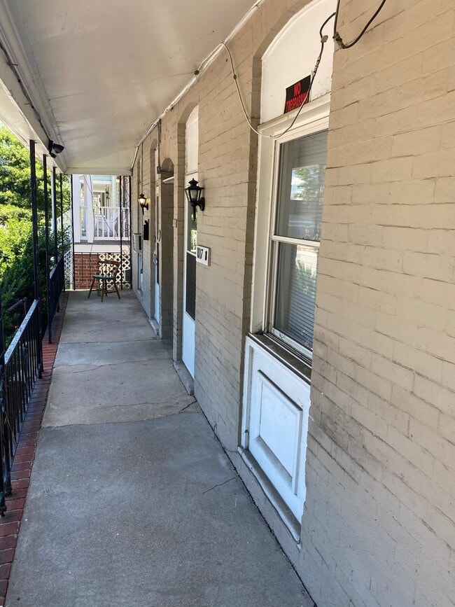 Photo - 1017 W Leigh St Unit Apt #1st Fl