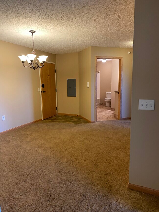 6280 2Bed 1 bath Dining - Kensington